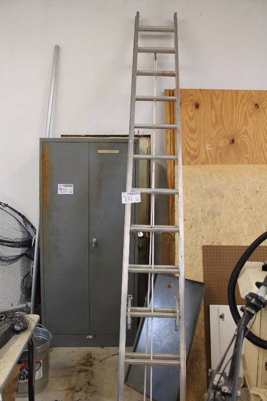 lot 151 image: Aluminum Extension Ladder