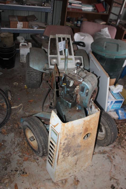 lot 171 image: Riding Lawn Mower Chassis Parts
