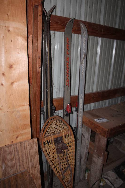 lot 199 image: Lot of (4) Snow Skis, Shoes