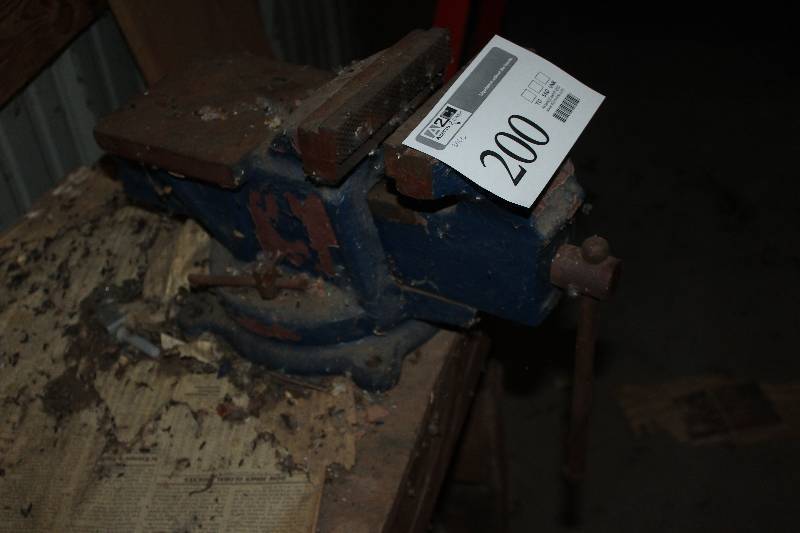 lot 200 image: Bench Vise