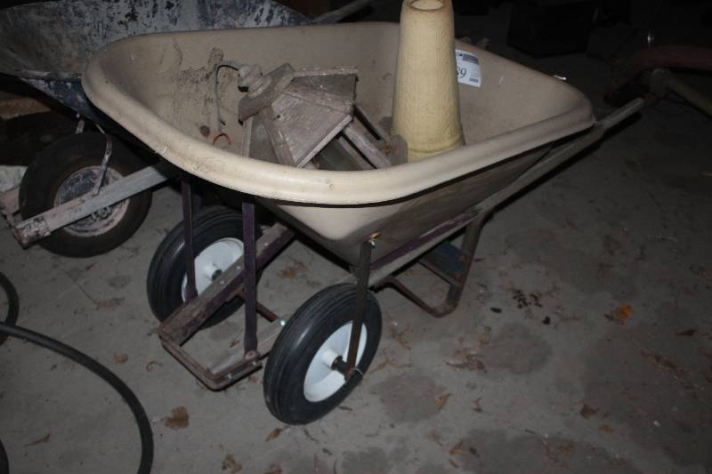lot 189 image: Lot of (2) Wheelbarrows