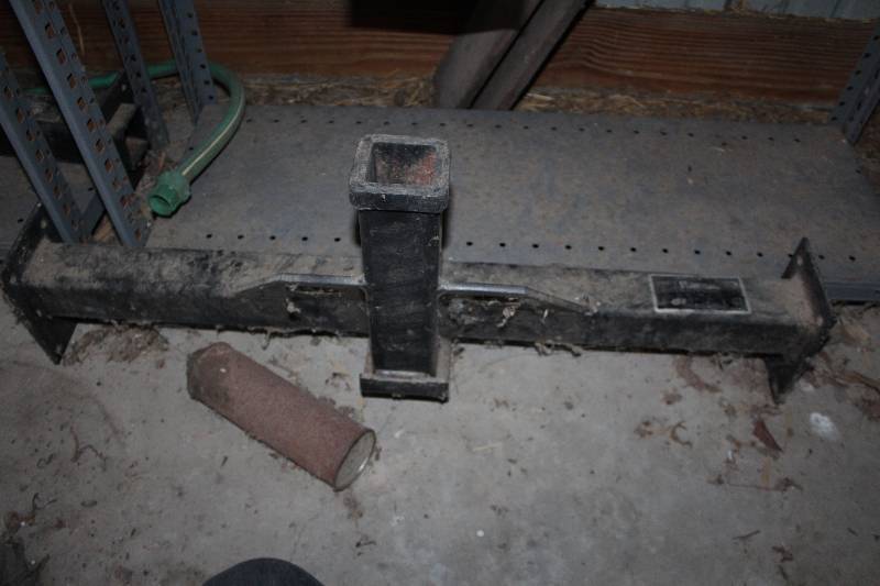 lot 204 image: Lot of (2) Hitch Assemblies