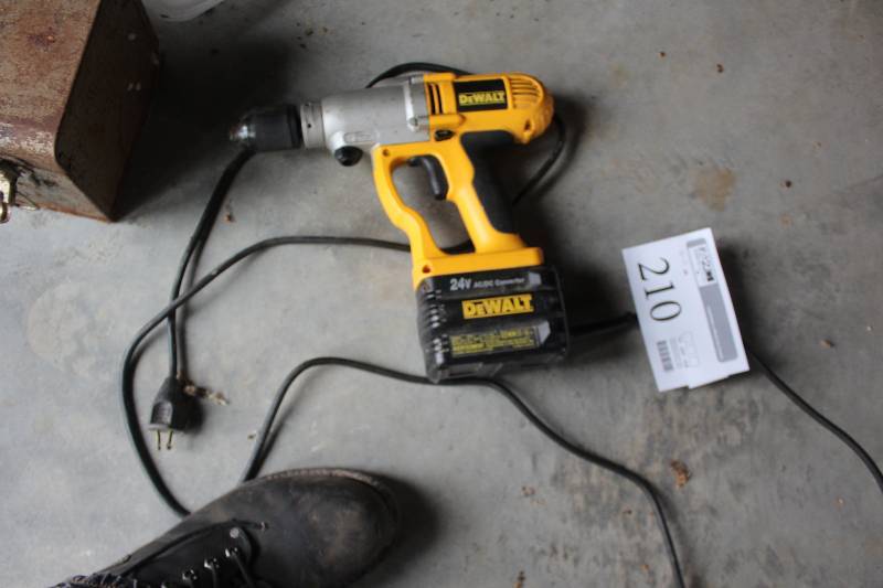 lot 210 image: Dewalt 24VDC Cordless Drill w ACDC Converter