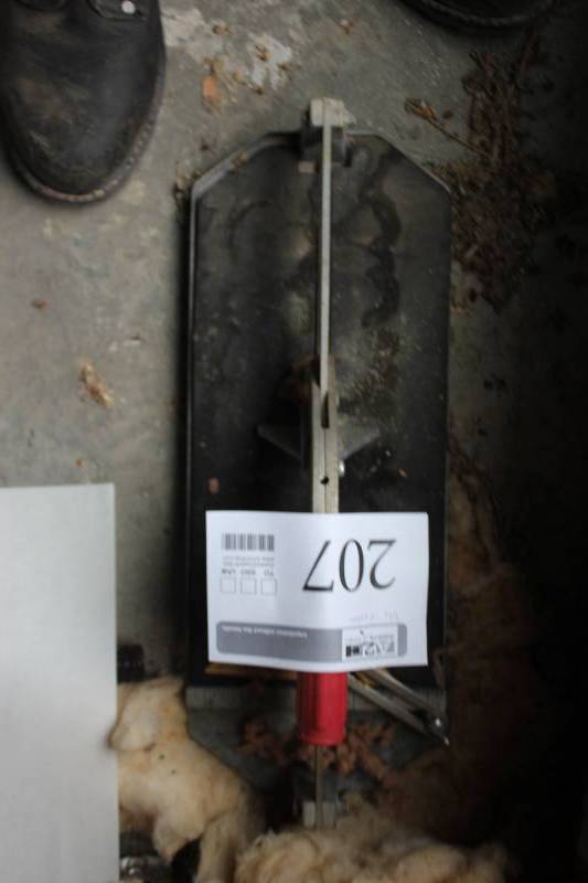 lot 207 image: Tile Cutter