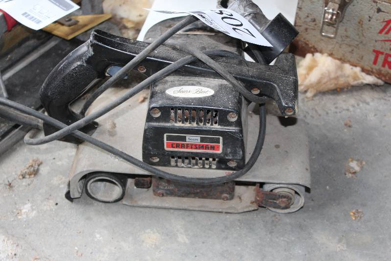 lot 208 image: Craftsman 4in. Dustless Floor Belt Sander