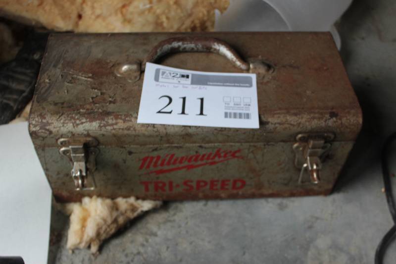 lot 211 image: Metal Toolbox w Drill Bits