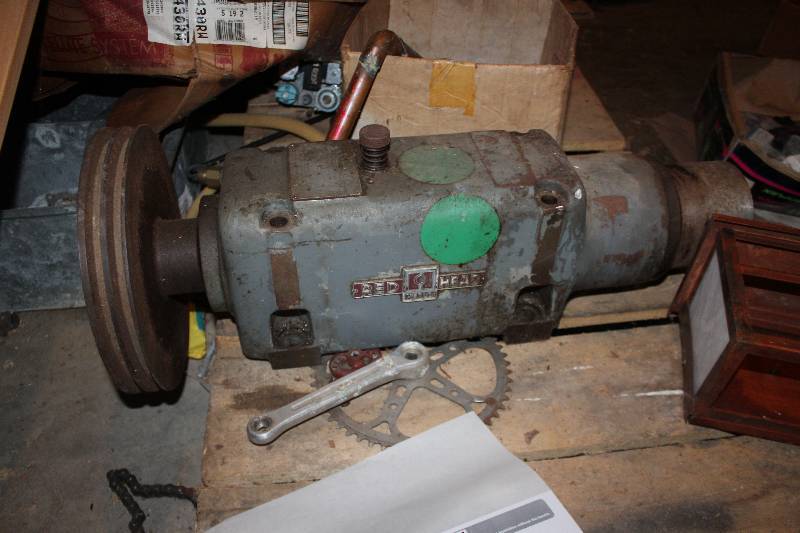 lot 212 image: Red Head Motor