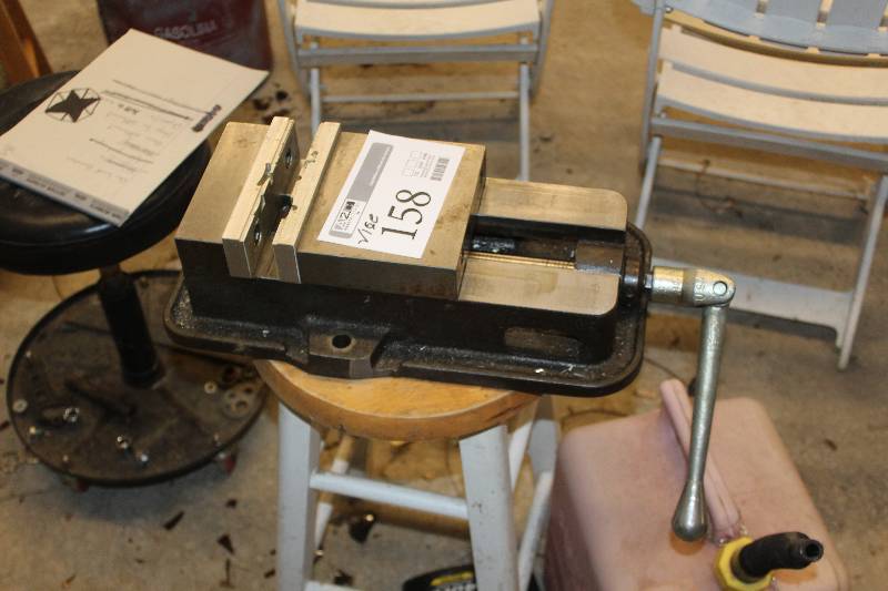 lot 158 image: Bench Vise