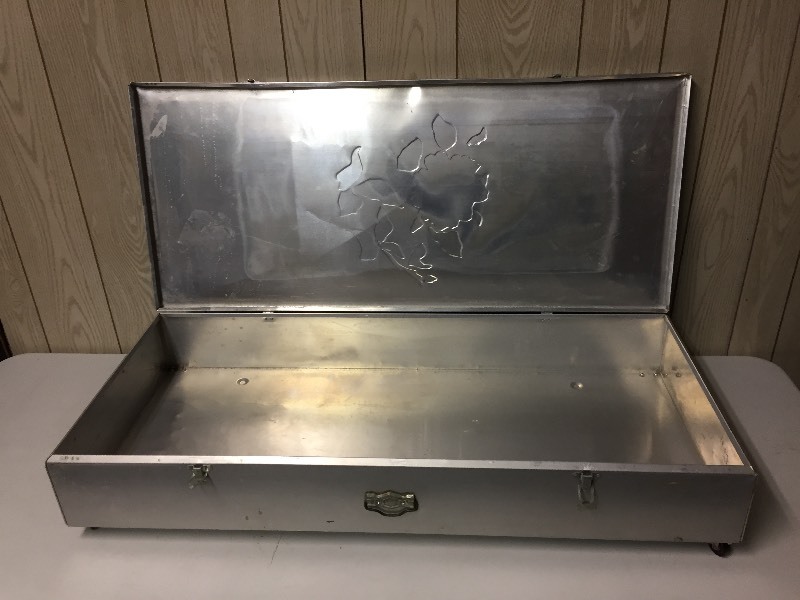 lot 2 image: Metal Handled Case on Wheels