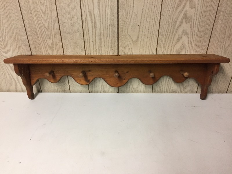 lot 5 image: Wood Coat Hat Rack with Plate Rail