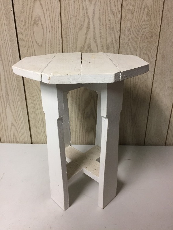 lot 9 image: Stool  Small Wooden Table