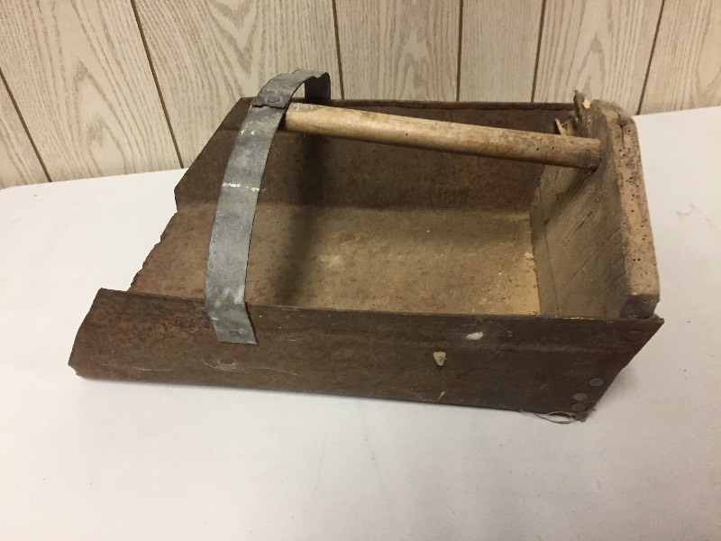 lot 10 image: Grain  Feed Scoop