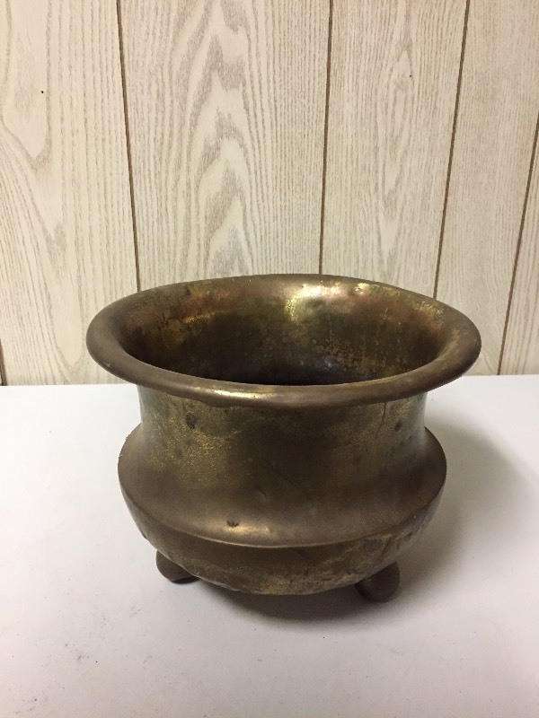 lot 14 image: Brass Spittoon