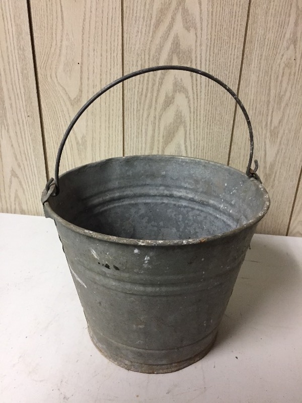 lot 21 image: Metal Handled Bucket