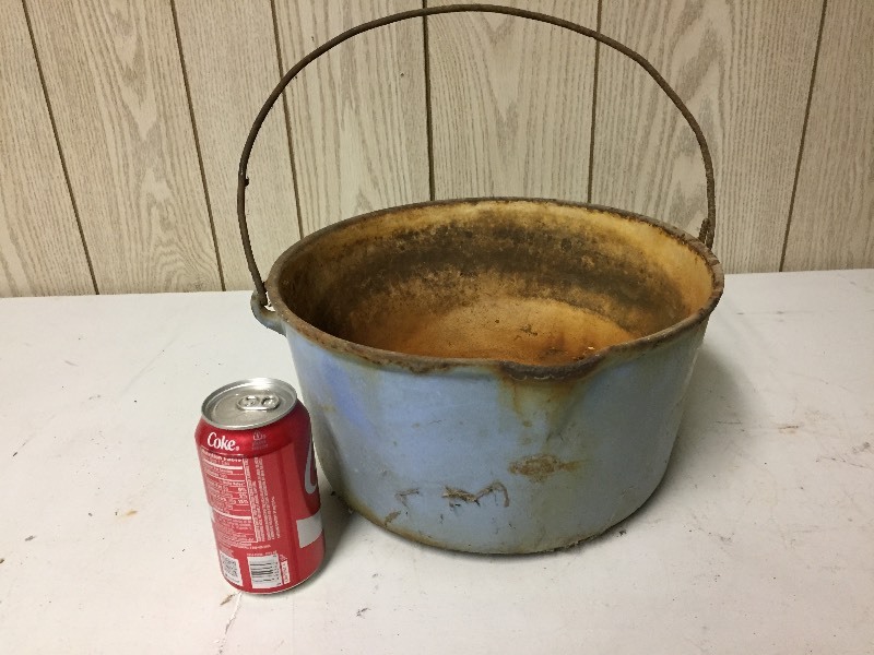 lot 23 image: Enamel Water Boiling Pot