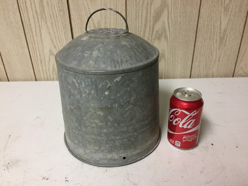 lot 30 image: Metal Waterer Feeder - Poultry