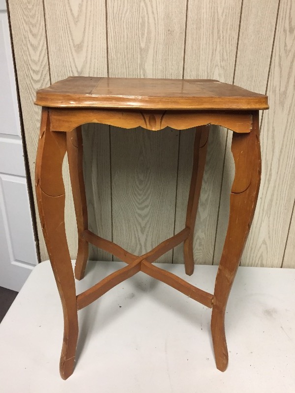 lot 32 image: Table with Inlaid Wood Top