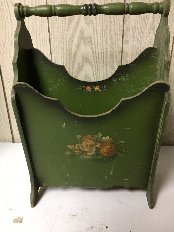 lot 33 image: Green Magazine Rack  Stand