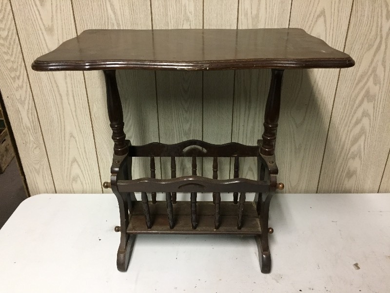 lot 35 image: Magazine Rack  Stand  Table