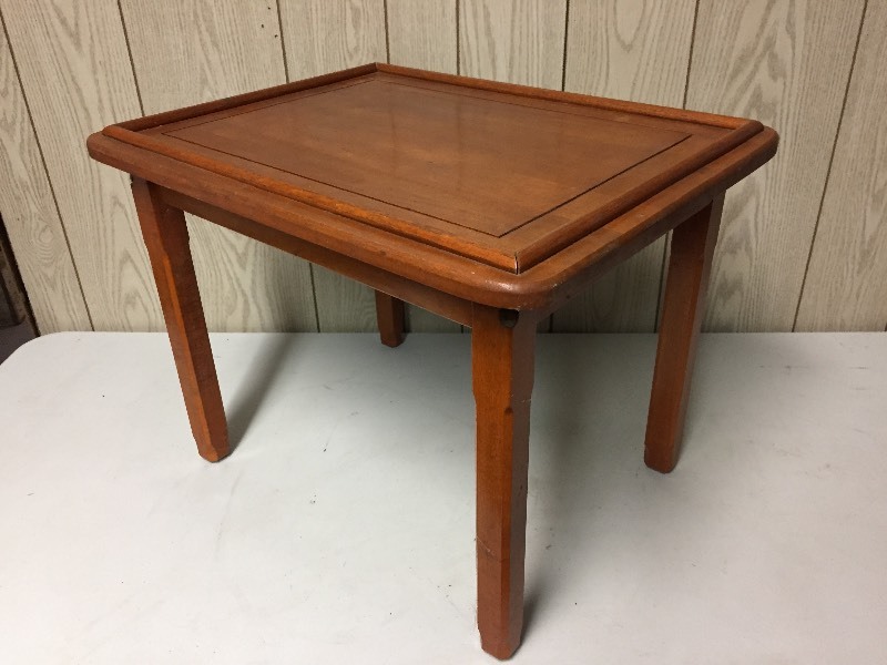 lot 36 image: Small Wooden Table