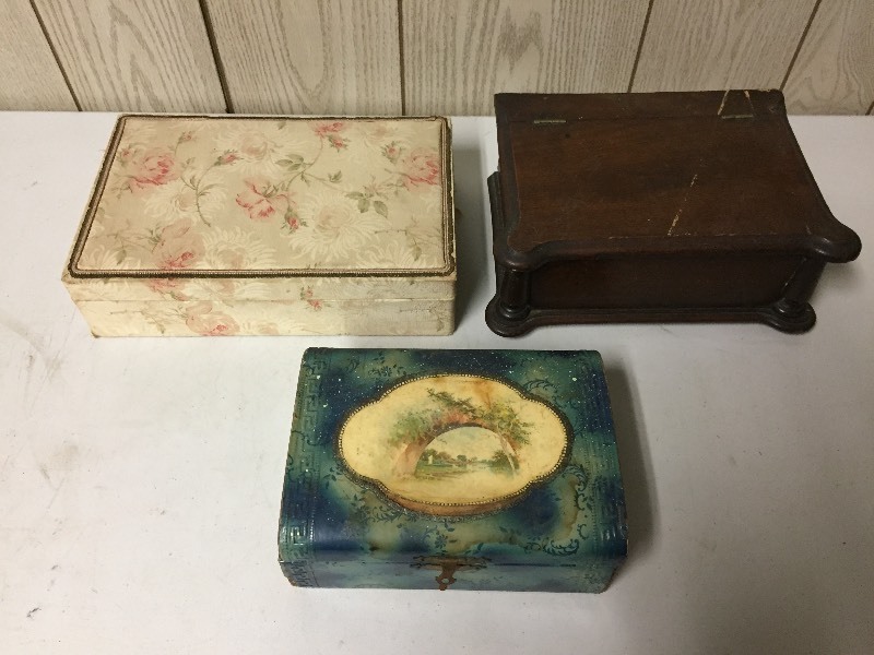 lot 66 image: Jewelry Boxes