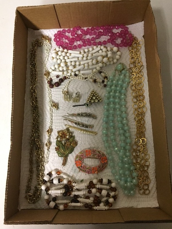 lot 91 image: Costume Jewelry