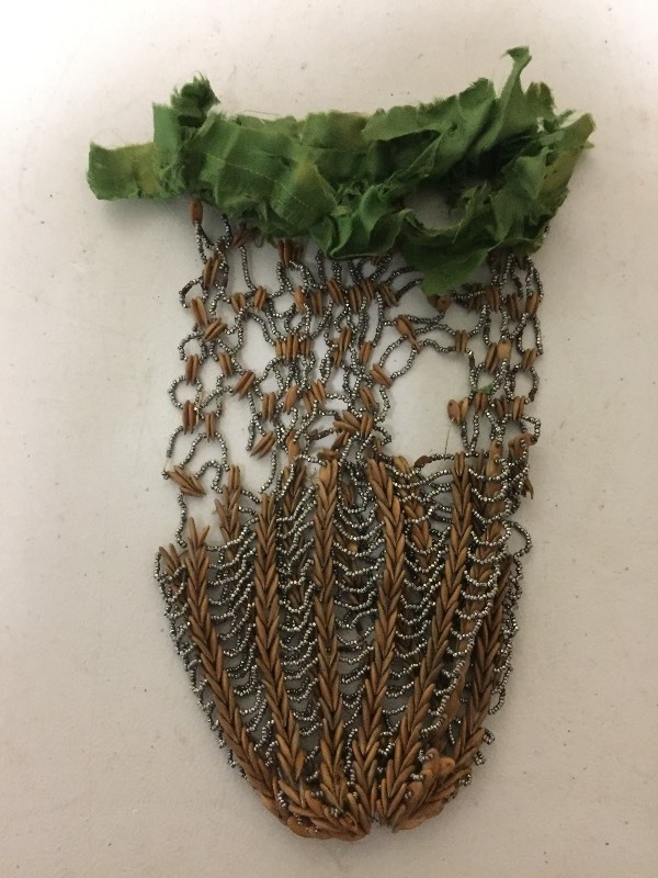 lot 93 image: Seed & Bead Purse - needs repair
