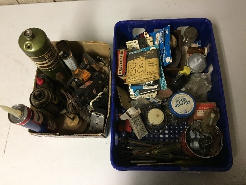 lot 100 image: Asst Hardware Nails Screws