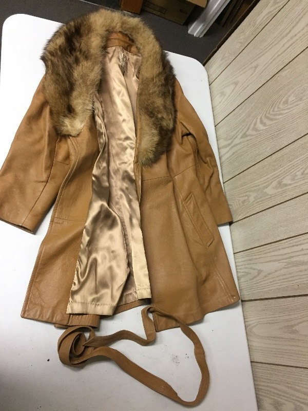 lot 113 image: Vintage Tan Leather Coat Wrap Style