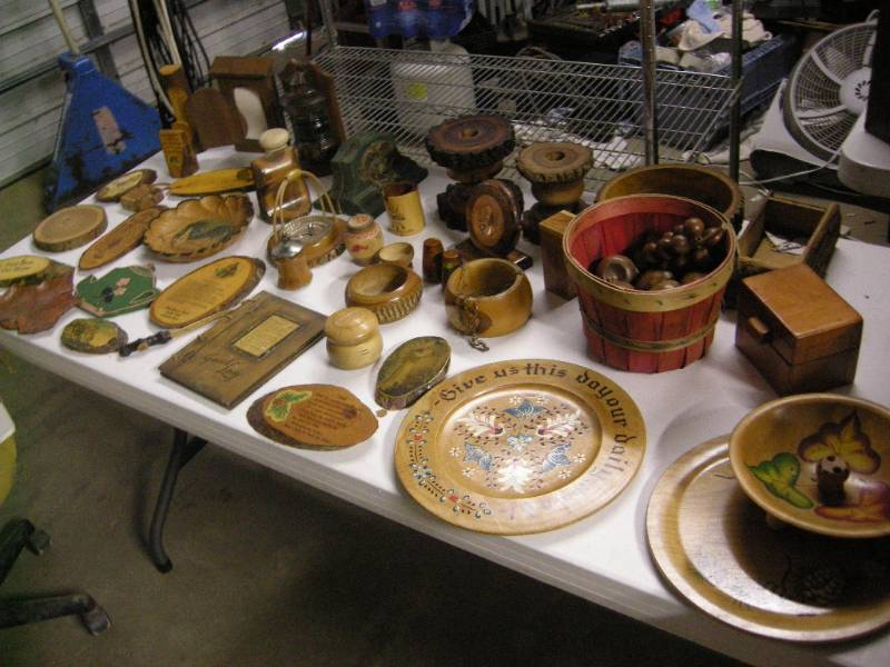 lot 20 image: Group Vintage Wooden Dcor, Advertisers