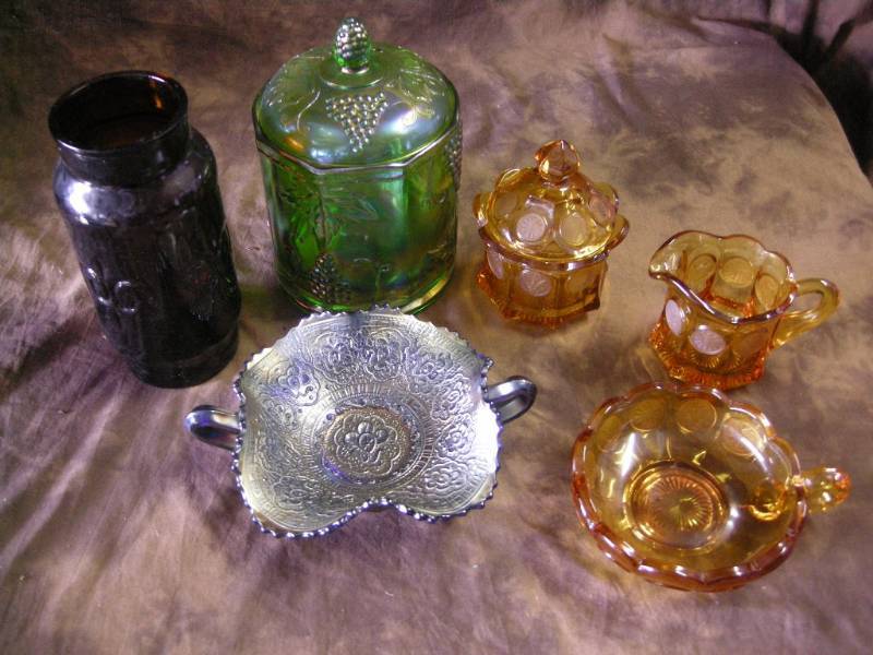 lot 23 image: Vintage Carnival and Colored Glassware