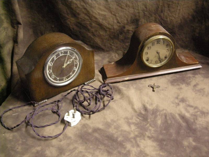lot 26 image: Vintage Mantle Clocks