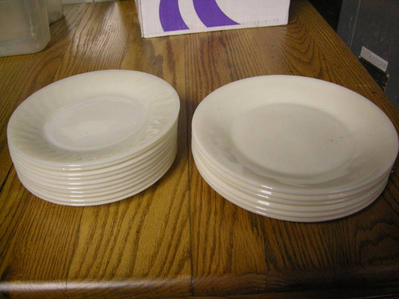 lot 32 image: Many Vintage Fireking Plates