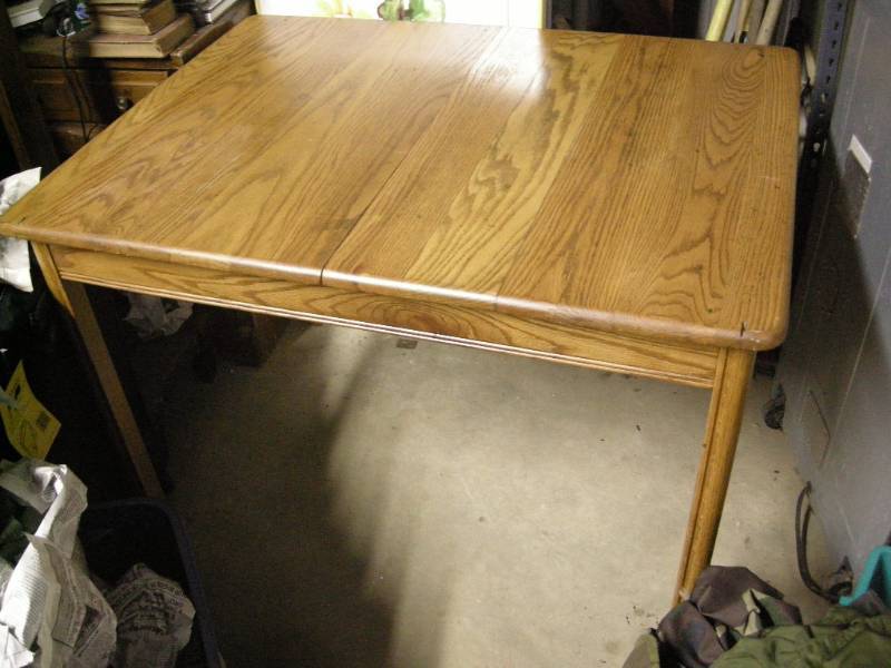lot 28 image: Oak Table