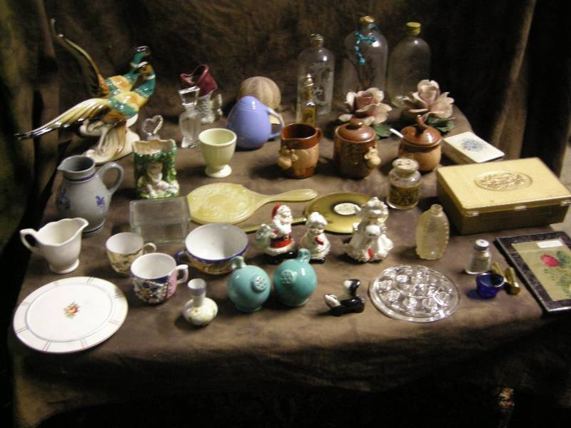 lot 39 image: Vintage Knick-Knack Group