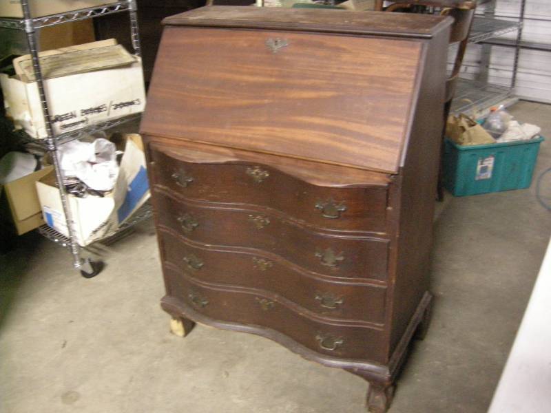 lot 65 image: Antique Mahogany Slant-front Desk