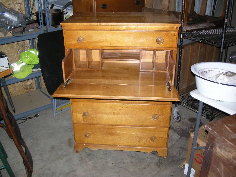 lot 74 image: Vintage Hardwood DresserDesk