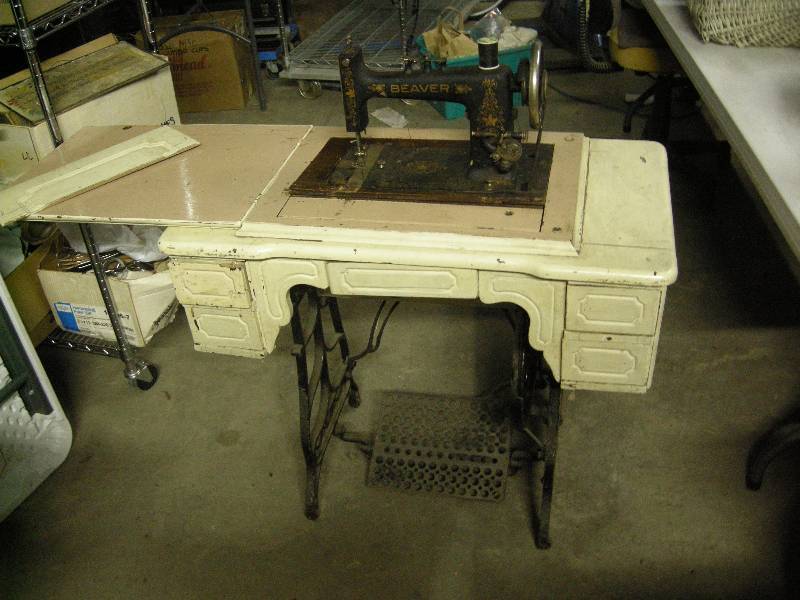 lot 67 image: Antique Beaver Treadle Sewing Machine