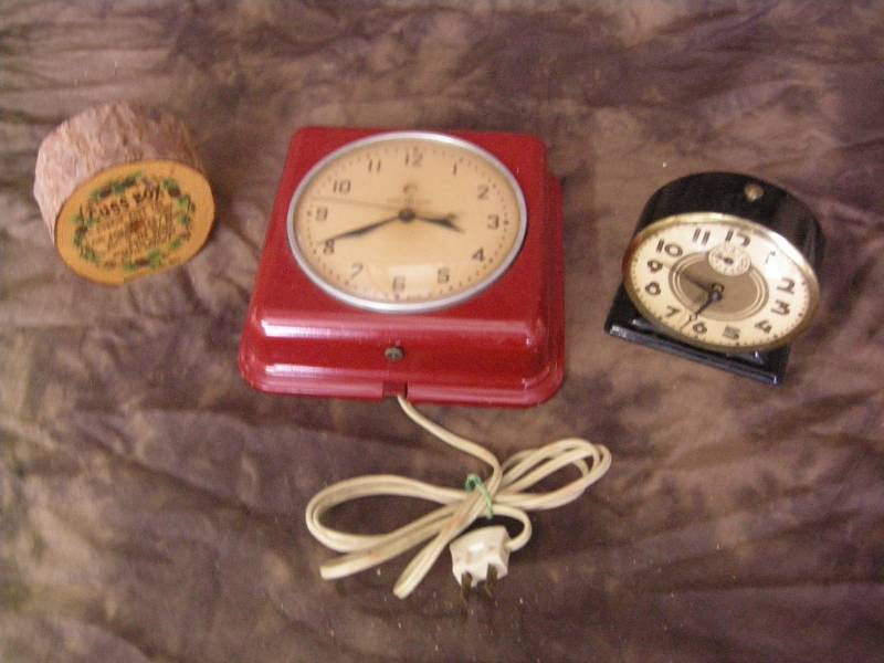 lot 6 image: Vintage Clocks and Cuss Box