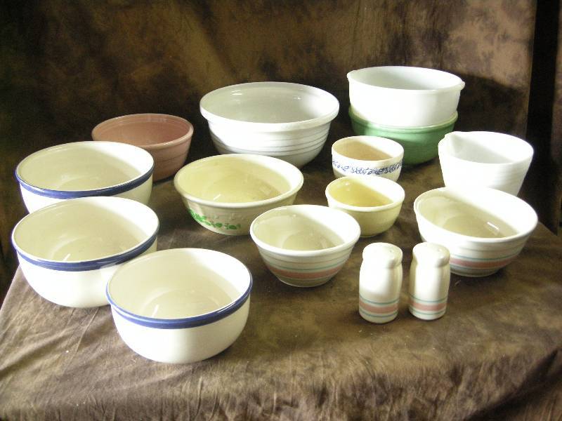lot 85 image: Vintage Mixing Bowls