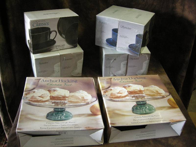 lot 90 image: Jumbo Cup and Saucer Sets, Cake Plates
