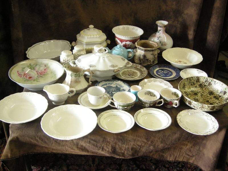 lot 93 image: Group Vintage Porcelain, Ceramics, Pottery
