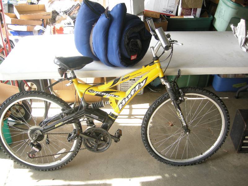 lot 96 image: Mens Bike and Sleeping Bag