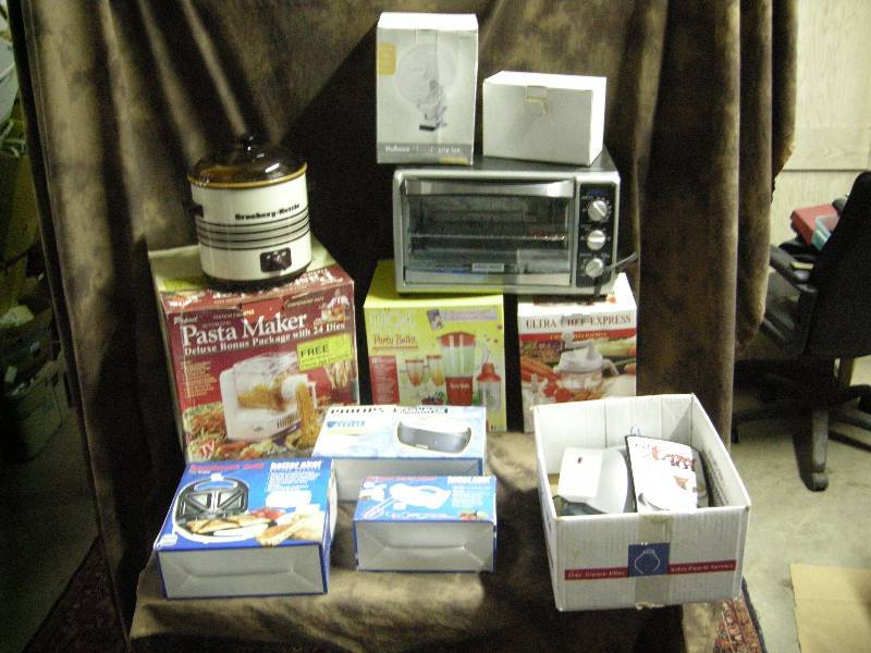 lot 101 image: Newish Kitchen Appliances