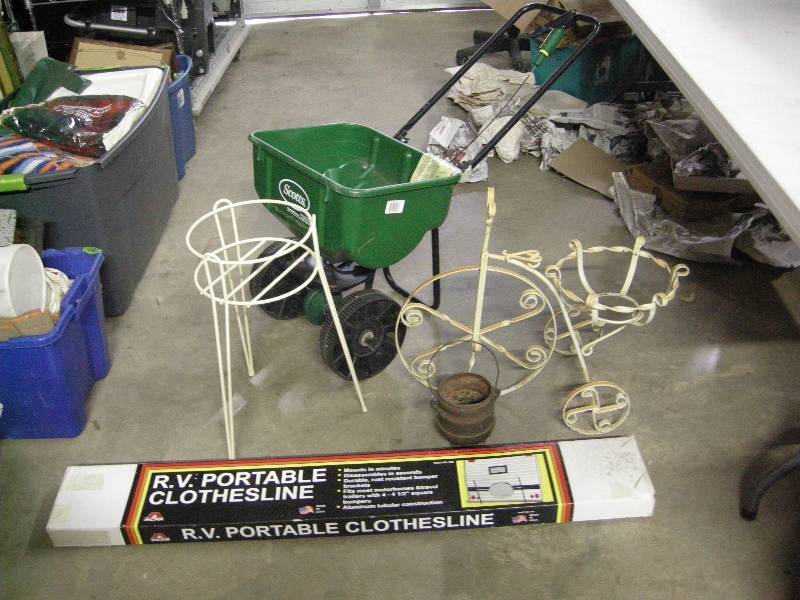 lot 109 image: Outdoor Items