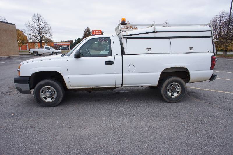 lot 2 image: 2004 - CHEVY - 2500 - 4X2 - SILVERADO PICKUP - 6.0 LITER -  POWER WINDOWS  LOCKS - TOPPER - TOOL STORAGE - STIFF STEERING -  (#1265)