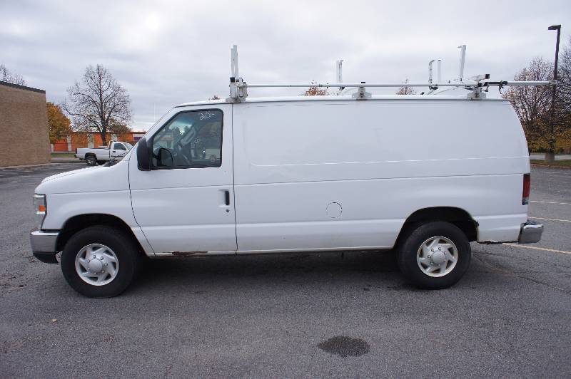 lot 4 image: 2008 - FORD - E-350 1 TON - CG VAN - 5.4 LITER - POWER LOCKS  WINDOWS - STONE BROOKE LADDER RACK - TOOL STORAGE -  (#2014)