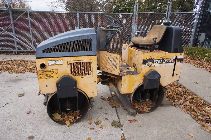 lot 7 image: STONE - WOLFPAC 3100 - PAVEMENT ROLLER - RIDE ON VIBRATORY ROLLER ASPHALT WACKER  STARTS - WILL NOT MOVE