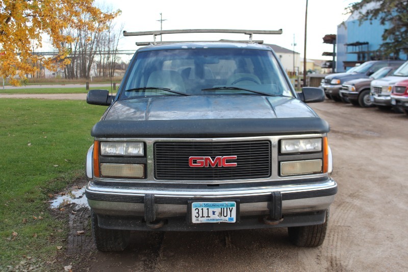 1993 GMC Suburban 1500 - Very Well Maintained -