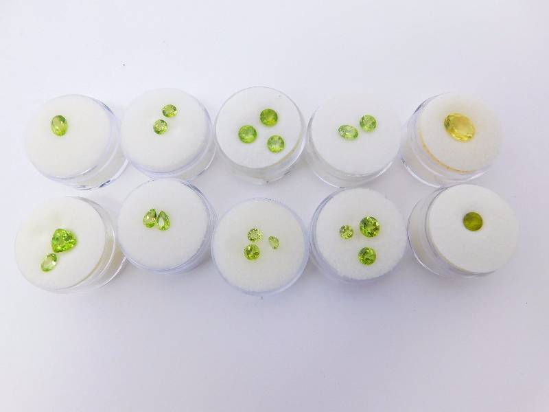 13.6 cts of Peridot Gemstones
